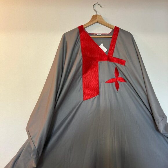 Caftan gris détails rouges - Robe longue moderne chic - Picture 2 of 3